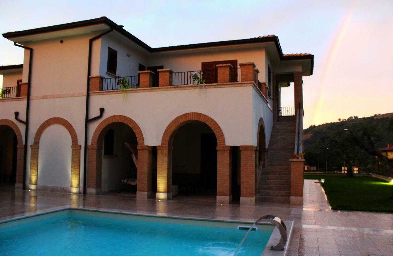 Residence Stella Del Gran Sasso Colledara Exterior foto