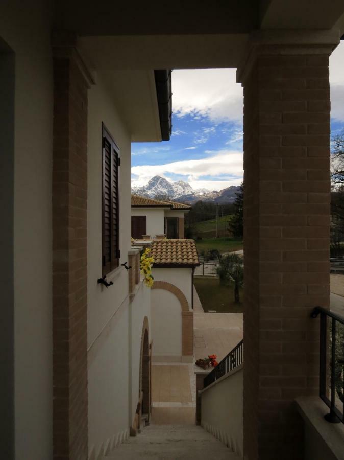 Residence Stella Del Gran Sasso Colledara Exterior foto